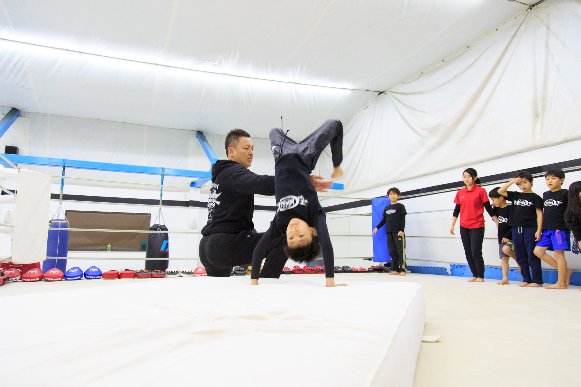 愛知県岡崎市と知立市の西三河 地域No.1キックボクシングジムMEIBUKAI｜アクロバット教室　運動能力向上、バク転、宙返りできます